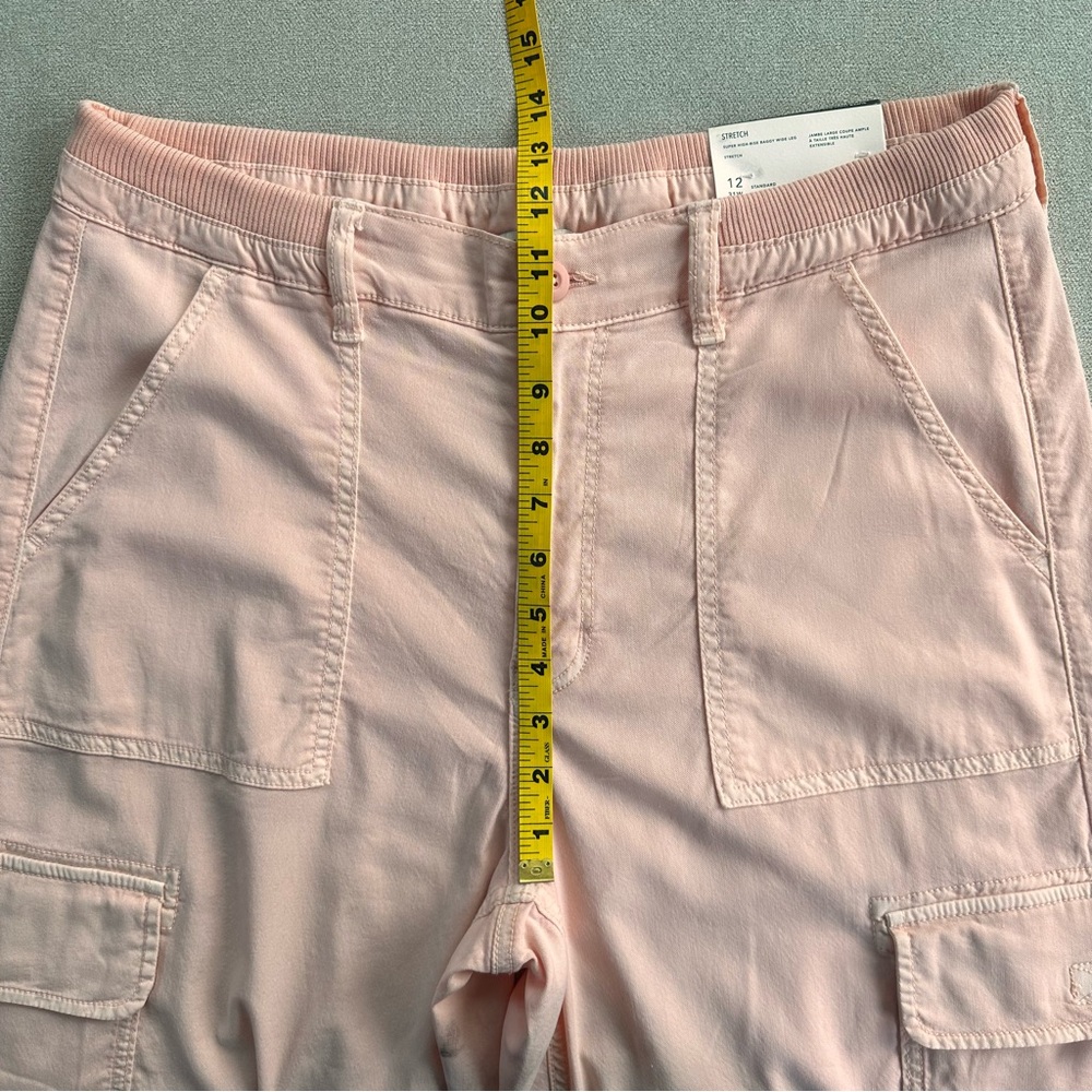 American Eagle Super High Rise Baggy Wide-Leg Cargo Pants. Peach. 12. NWT *flaw* - Picture 11 of 13